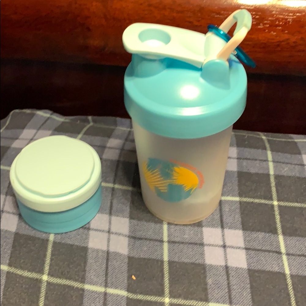 Shaker Bottle - Picture 5 of 6
